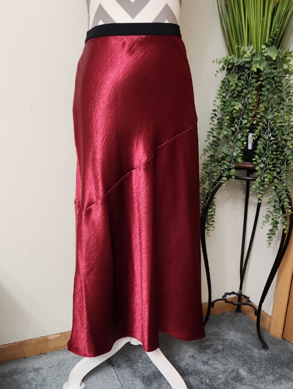 Simply Vera Vera Wang Satin Midi Skirt in Burgundy with Contrast Waistband